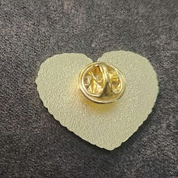 How To Train Your Dragon Toothless & Hiccup Heart Pin - Picture 2 of 2